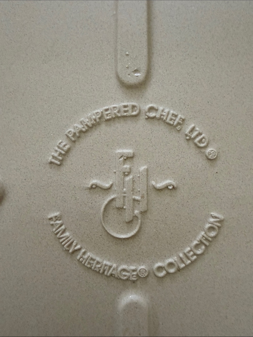 The Pampered Chef Sandstone Ceramic Bakeware with Embossed Logo 11 x 17.5 - Picture 2 of 3